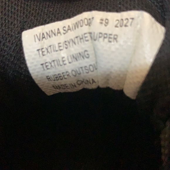 Comfy sneakers/walking shoes! - Picture 8 of 9